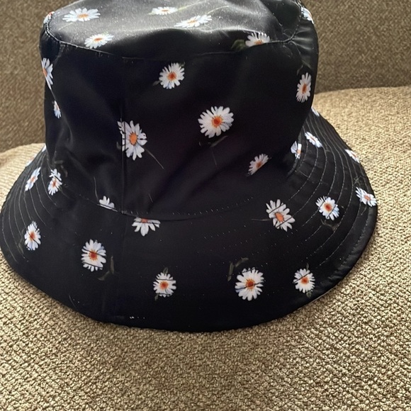 Alice+Olivia Reversible Bucket Hat NWT - Picture 6 of 8